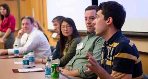 Alumni Panelists talking with biology majors about how to integrate a degree in biology with a career in education.